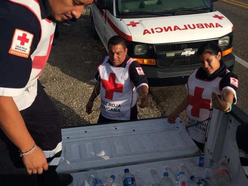 Cruz roja atiende a desplazados en Caravana.