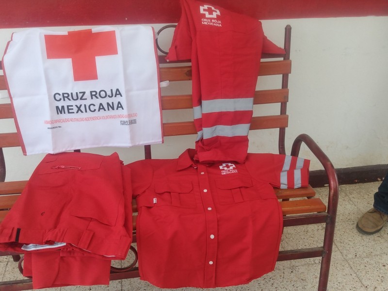 Cruz Roja cambiará los uniformes azules por rojos