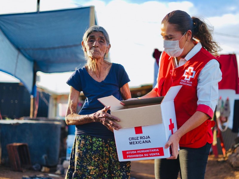 Cruz Roja entregó apoyos a familias damnificadas por incendio