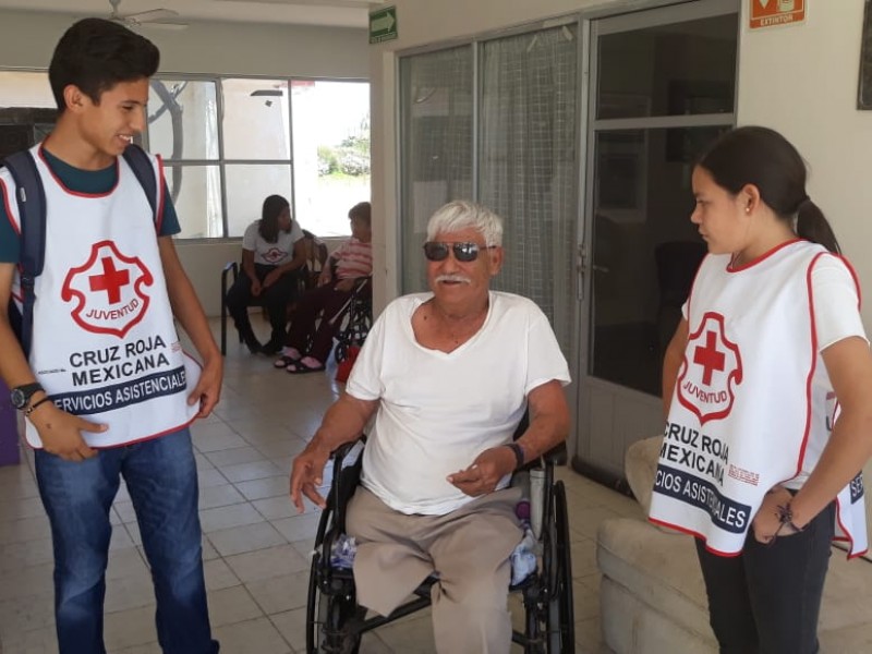 Cruz Roja inyectan alegría a ancianitos del Cobijo