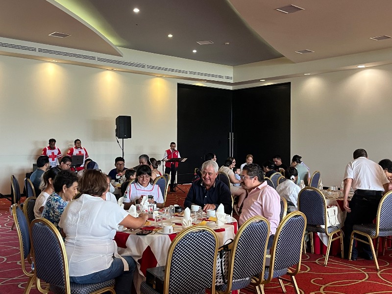 Cruz Roja Tuxpan realiza desayuno con causa
