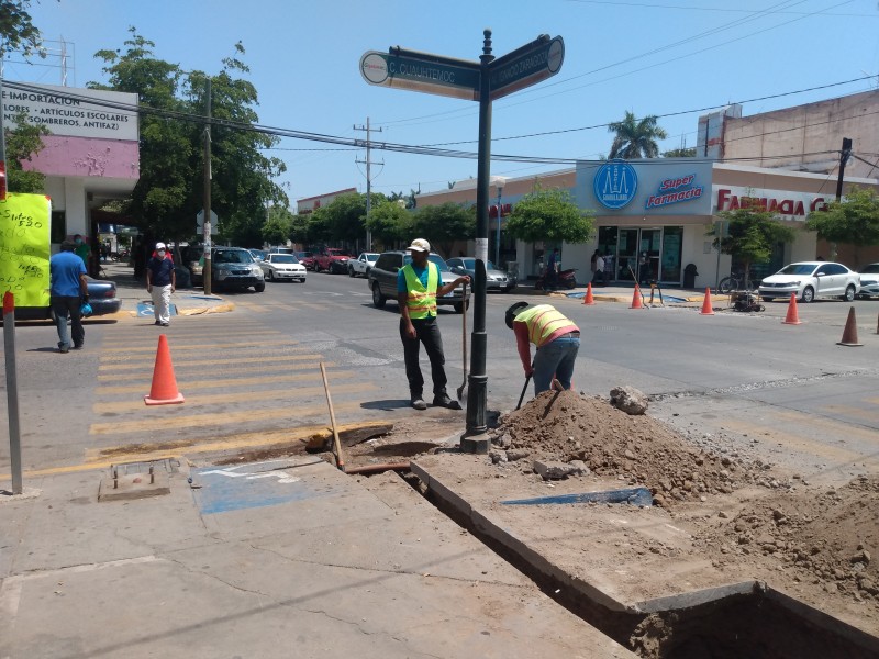 Cruzar la calle Cuauhtémoc, riesgo inminente para el peatón