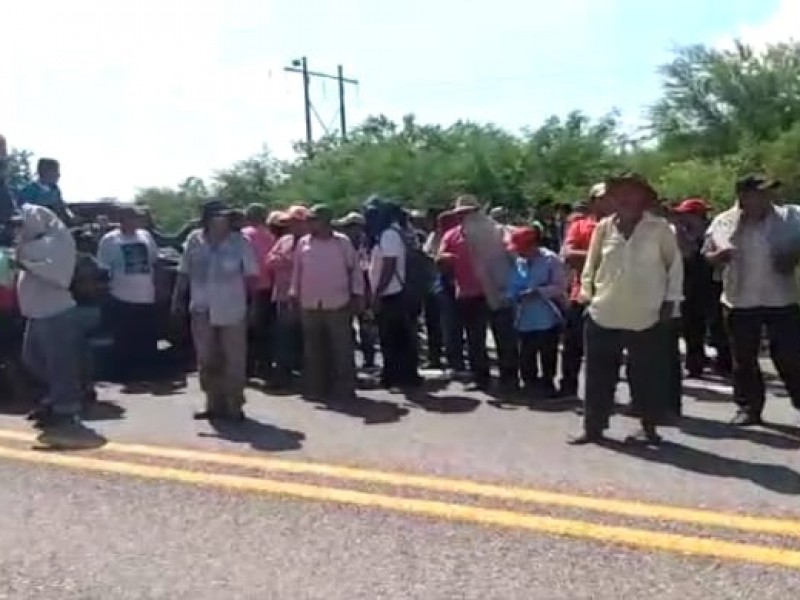 Cuarto día de bloqueo, incomunicado Oaxaca con Chiapas