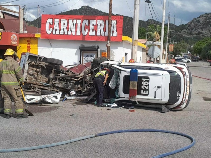 Cuatro lesionados deja choque de patrulla y vehículo tipo pick up