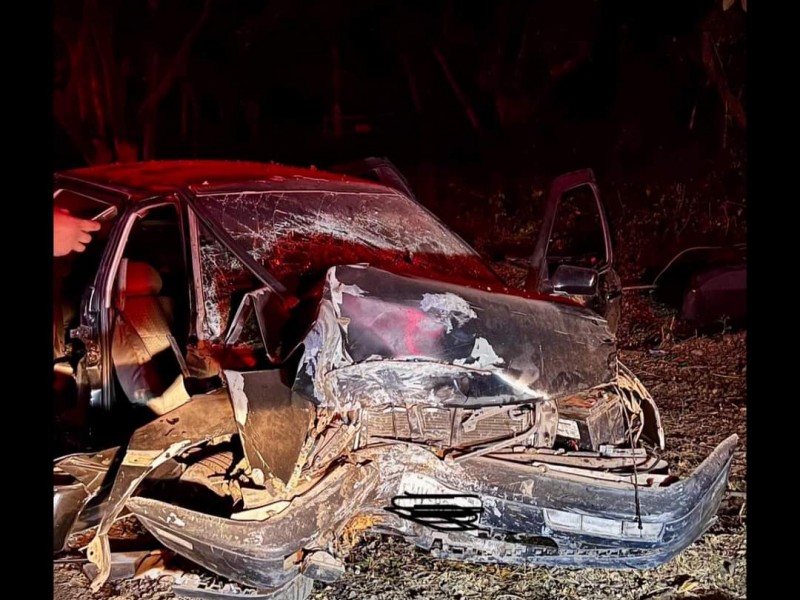 Cuatro lesionados en accidente sobre carretera Colima-Villa de Álvarez
