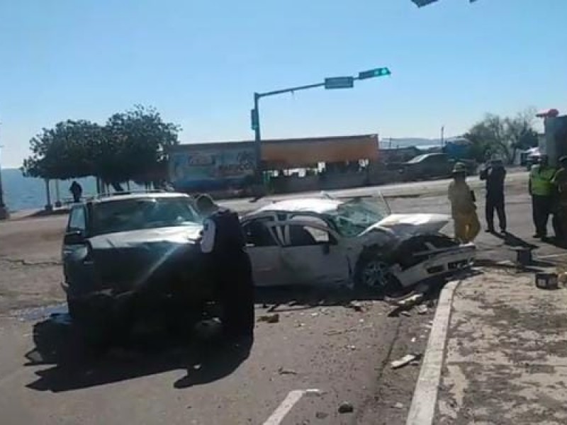 Cuatro lesionados en aparatoso choque en Puente Douglas