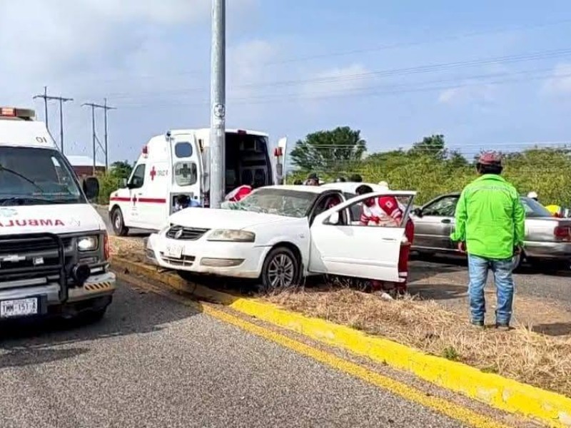 Cuatro lesionados tras fuerte choque en tramo Tehuantepec-Salina Cruz