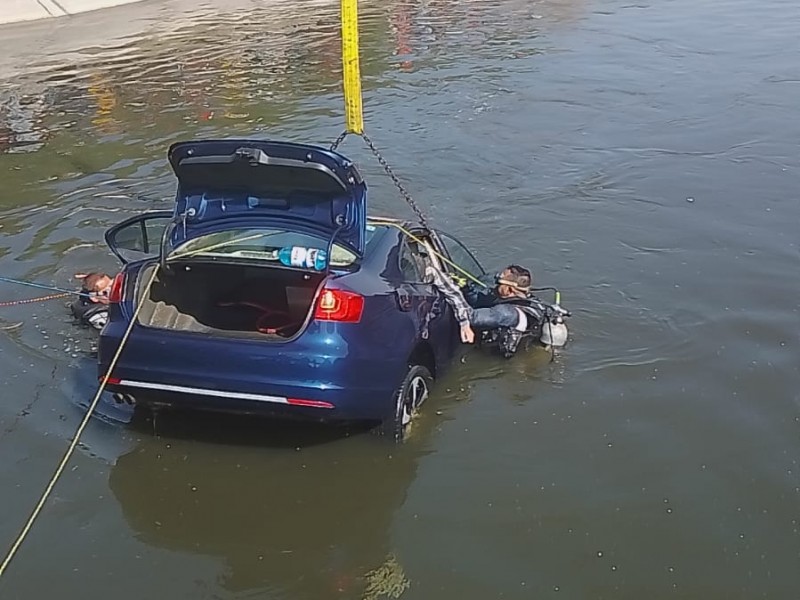 Cuatro personas mueren tras caer vehículo en canal de Valsequillo