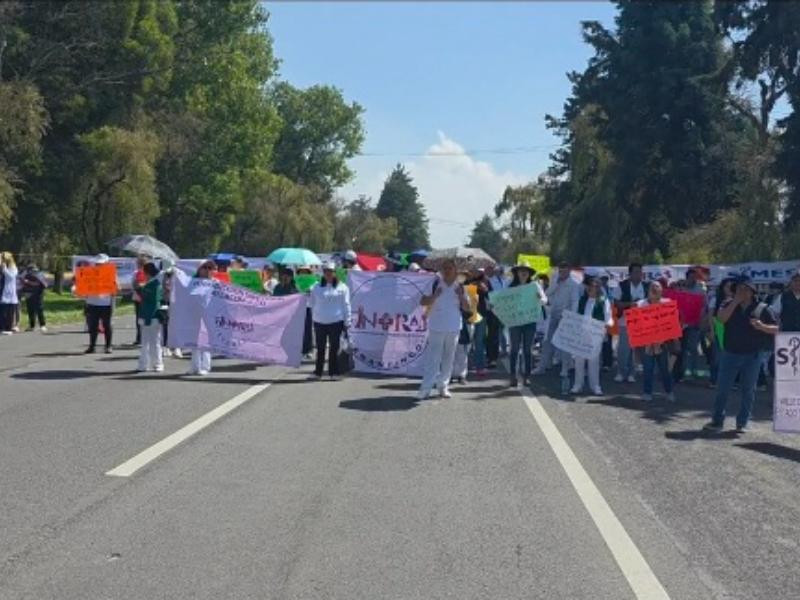 Cuatro sindicatos de salud bloquearon tollocan por desigualdad laboral