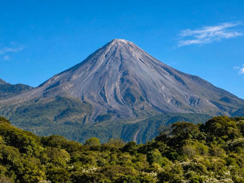 Cuatro sismos de alta frecuencia en Volcán de Colima; se mantiene estable