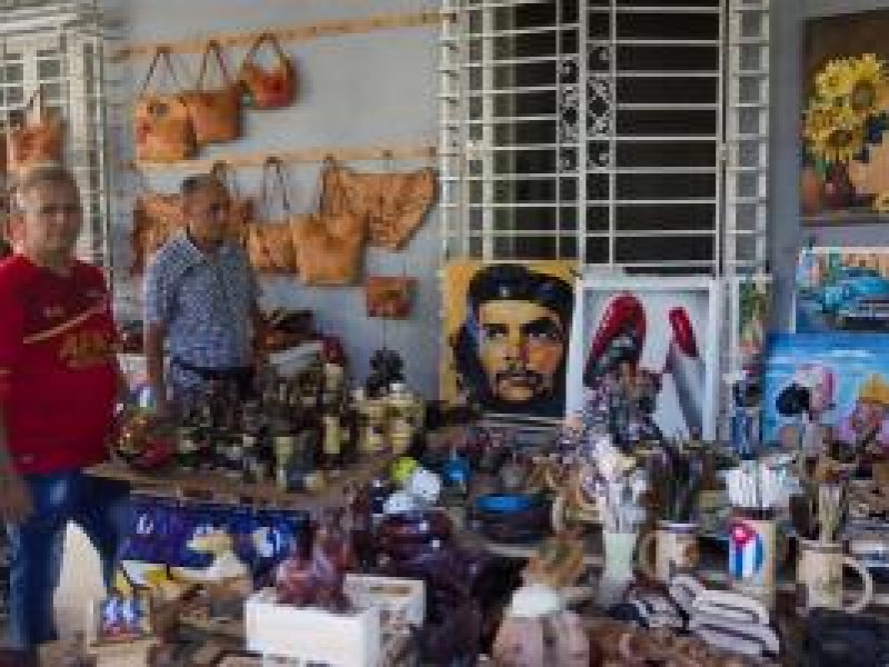 Cuba elimina lista de trabajos permitidos en el sector privado