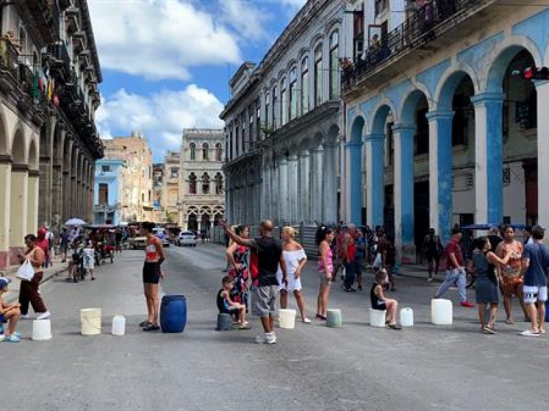 Cubanos protestan en La Habana ante escasez de agua potable