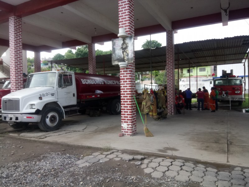 Cubren plazas laborales de PC y Bomberos