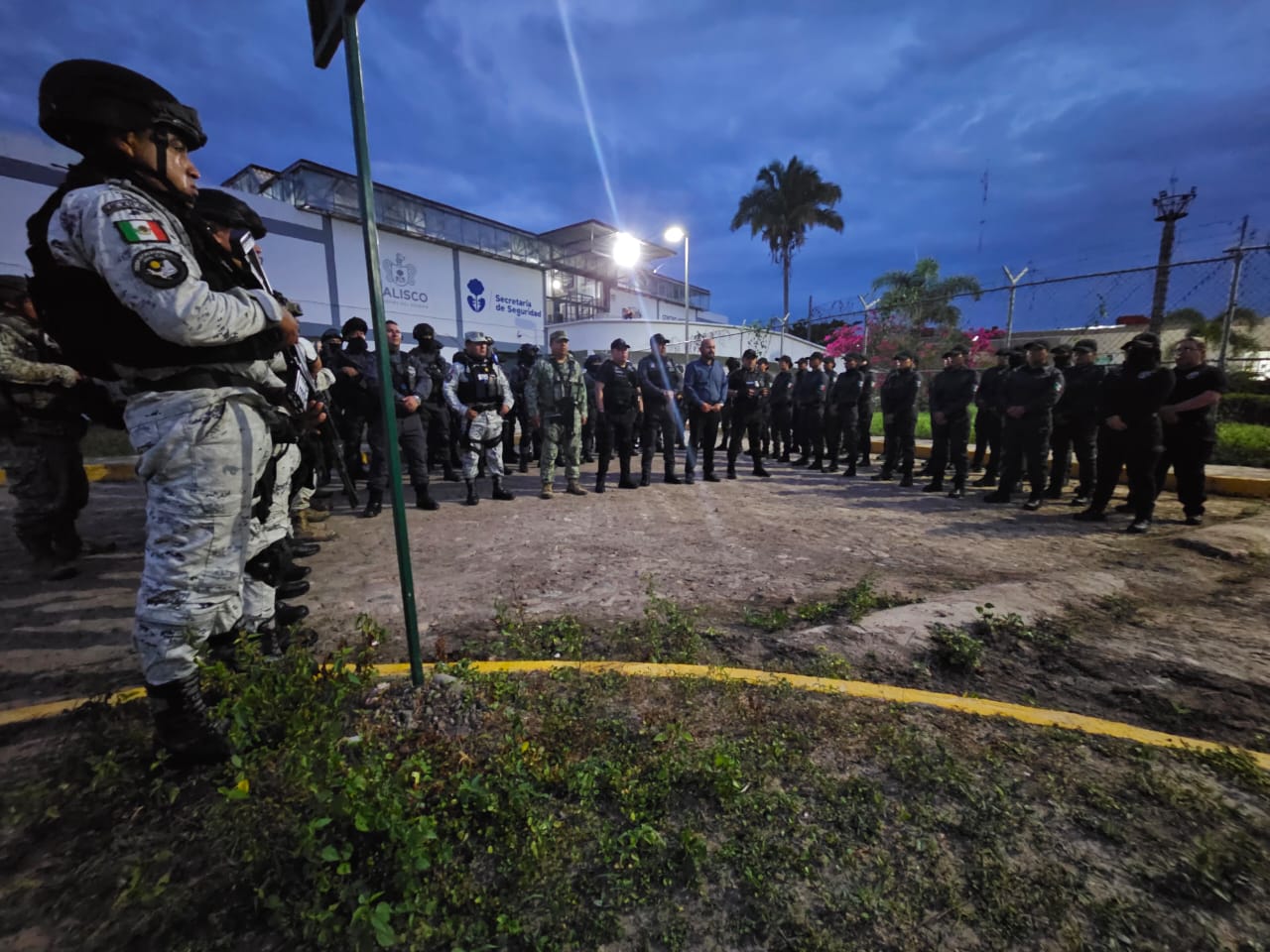 Aseguran objetos prohibidos en penal de Puerto Vallarta | Meganoticias