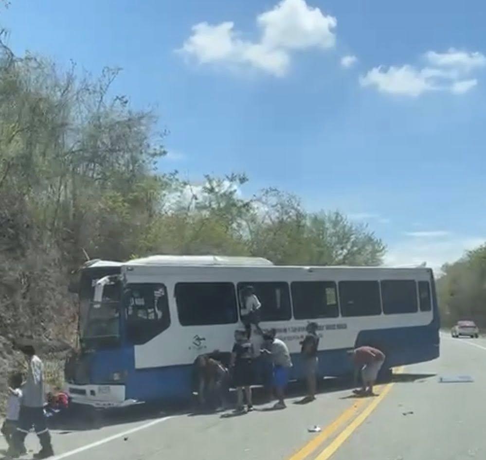 Choque frontal en Huatulco deja tres muertos y varios heridos ...