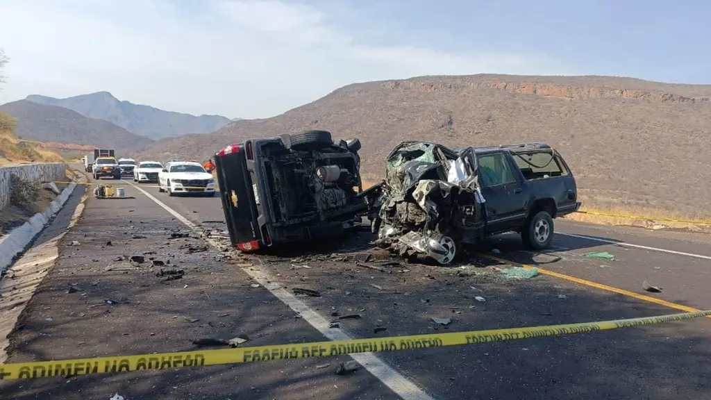 Choque frontal en la Autopista Siglo XXI deja siete muertos ...