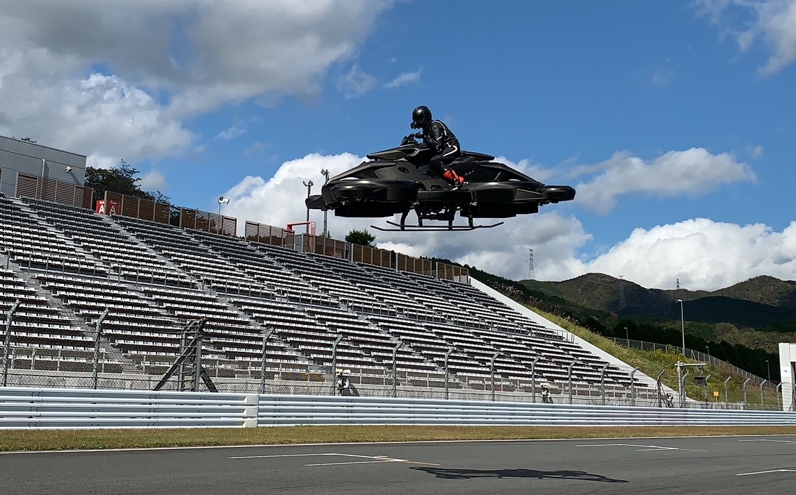 Compañía japonesa presenta futurista moto voladora MEGANOTICIAS