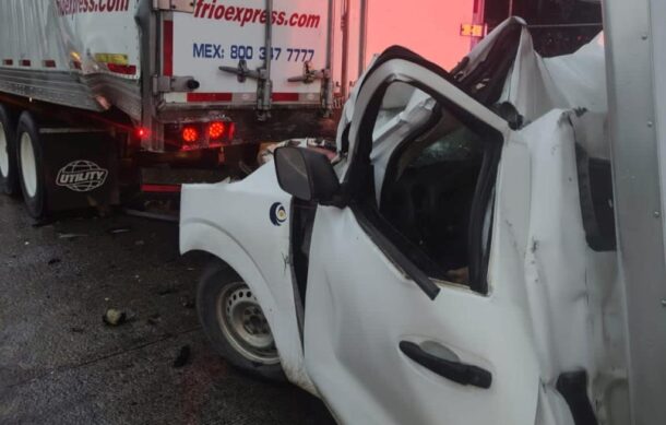 Conductor muere prensado tras chocar contra un tráiler en Zapotlanejo ...