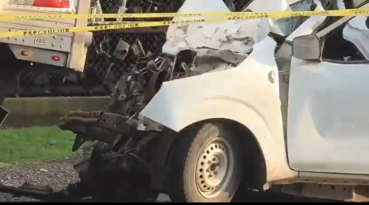 Conductor muere prensado tras chocar contra un tráiler en Zapotlanejo ...