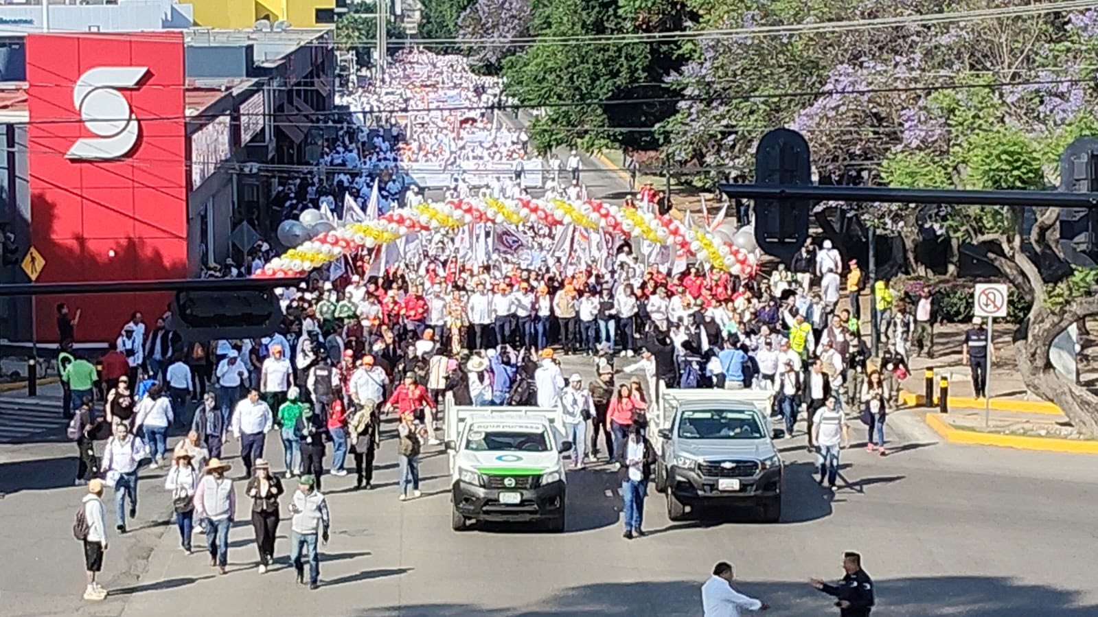 Desfile del Día del Trabajo reúne miles de trabajadores en Puebla ...