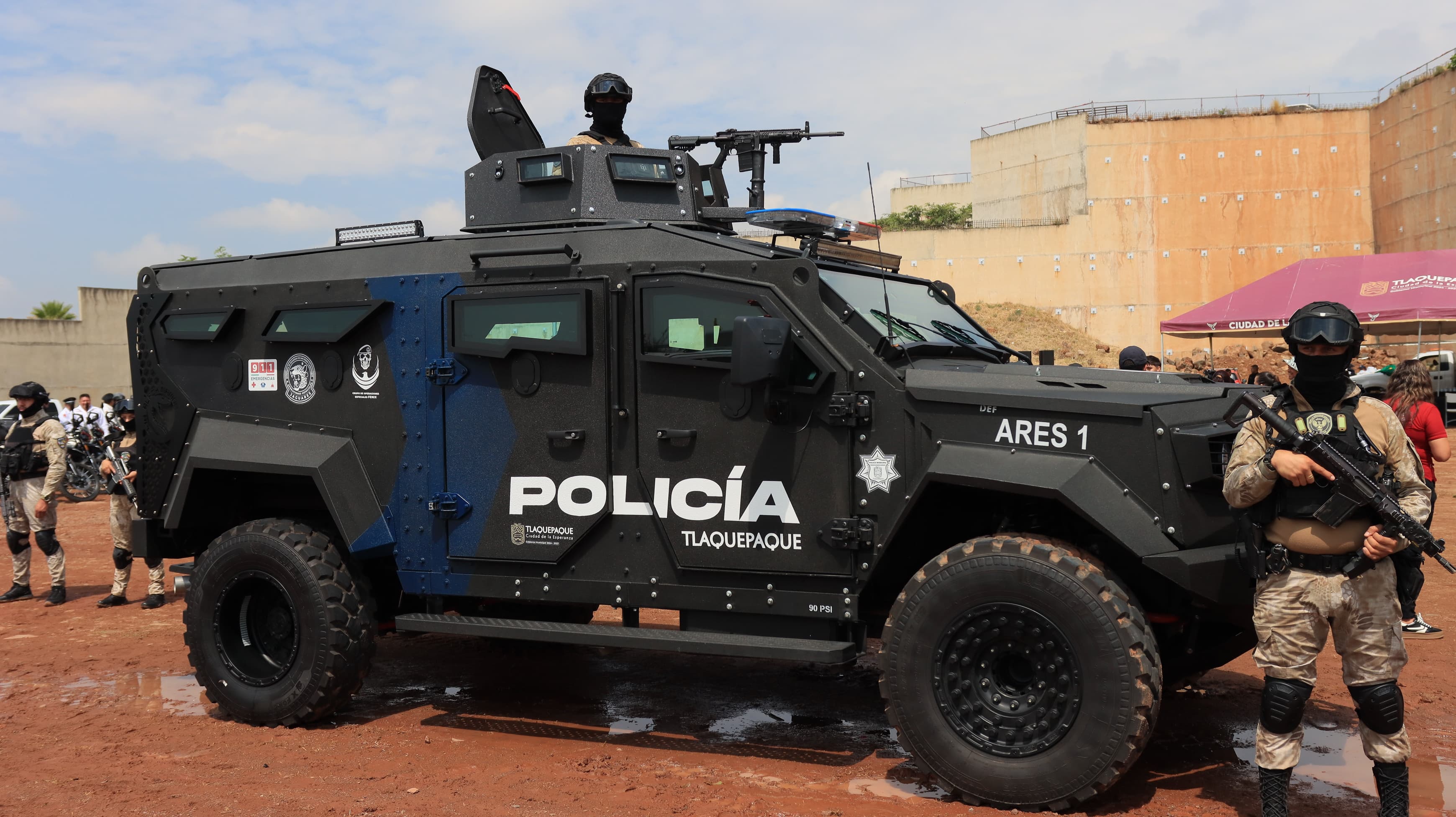 Entregan patrullas, armamento y tecnología a policías de Tlaquepaque ...