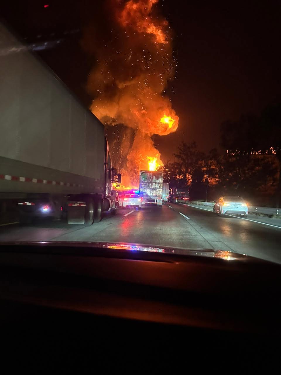 Explosión de pipa provoca cierre total de la autopista México Querétaro ...