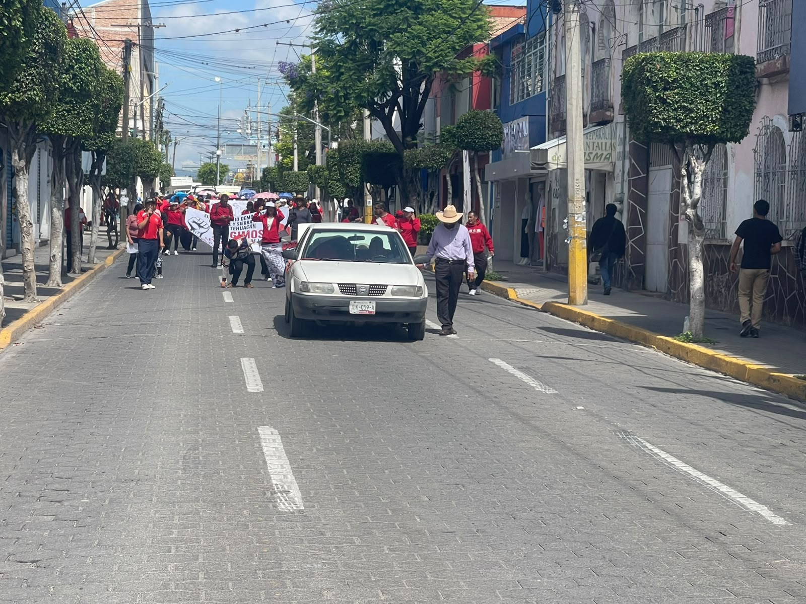 Maestros del CNTE marchan en la ciudad contra Ley del ISSSTE | Meganoticias