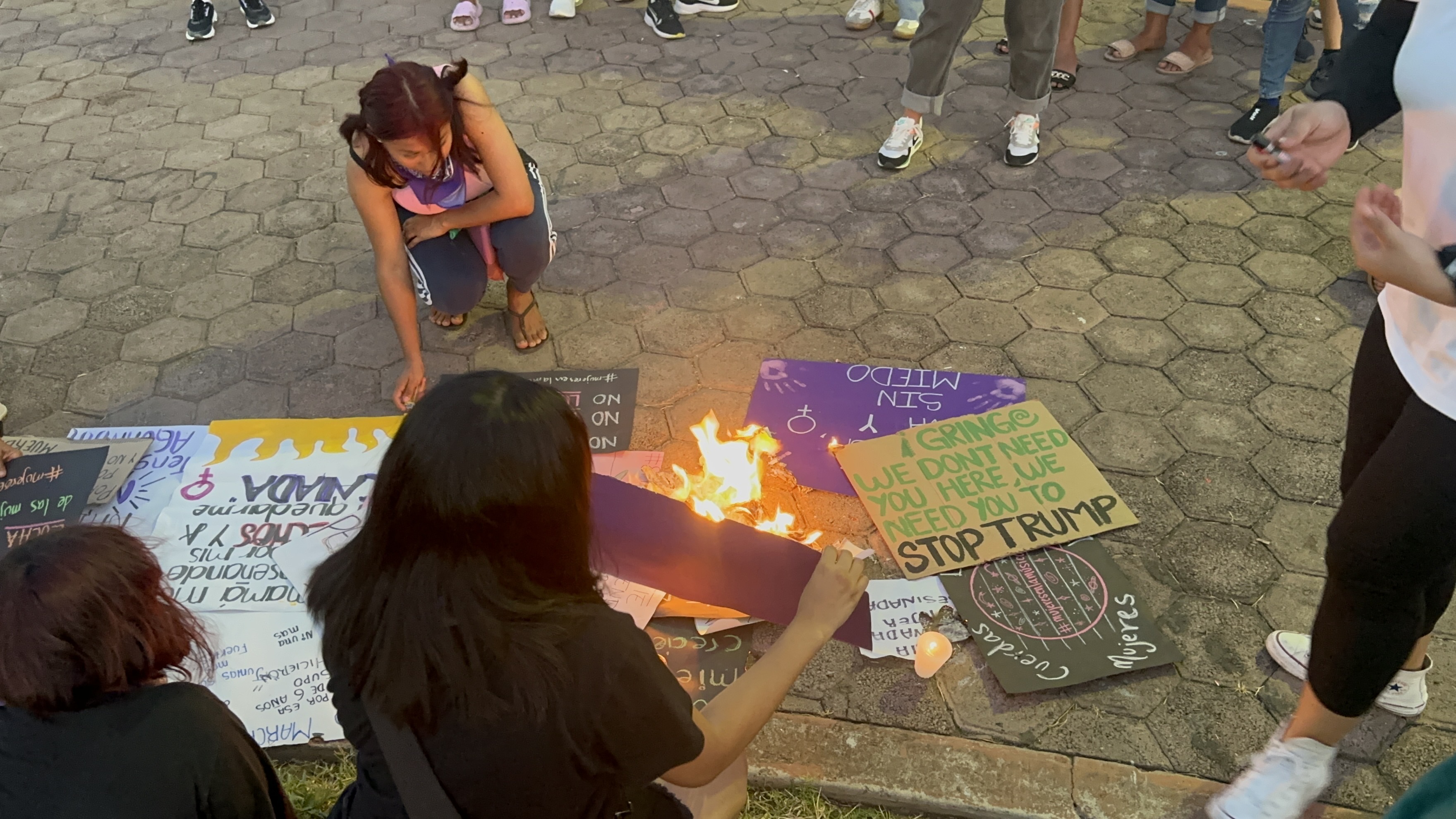 Mujeres marchan en Zihuatanejo para exigir justicia por víctimas de ...