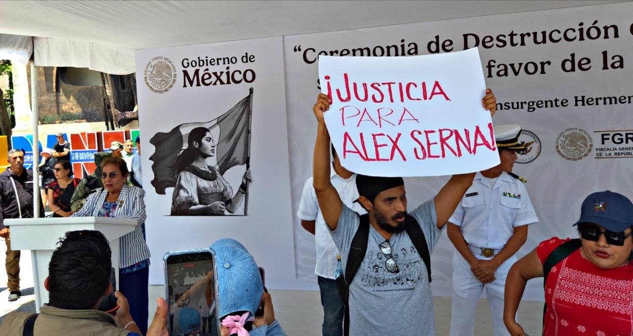 Periodistas de Chilpancingo irrumpen en evento oficial; exigen justicia ...