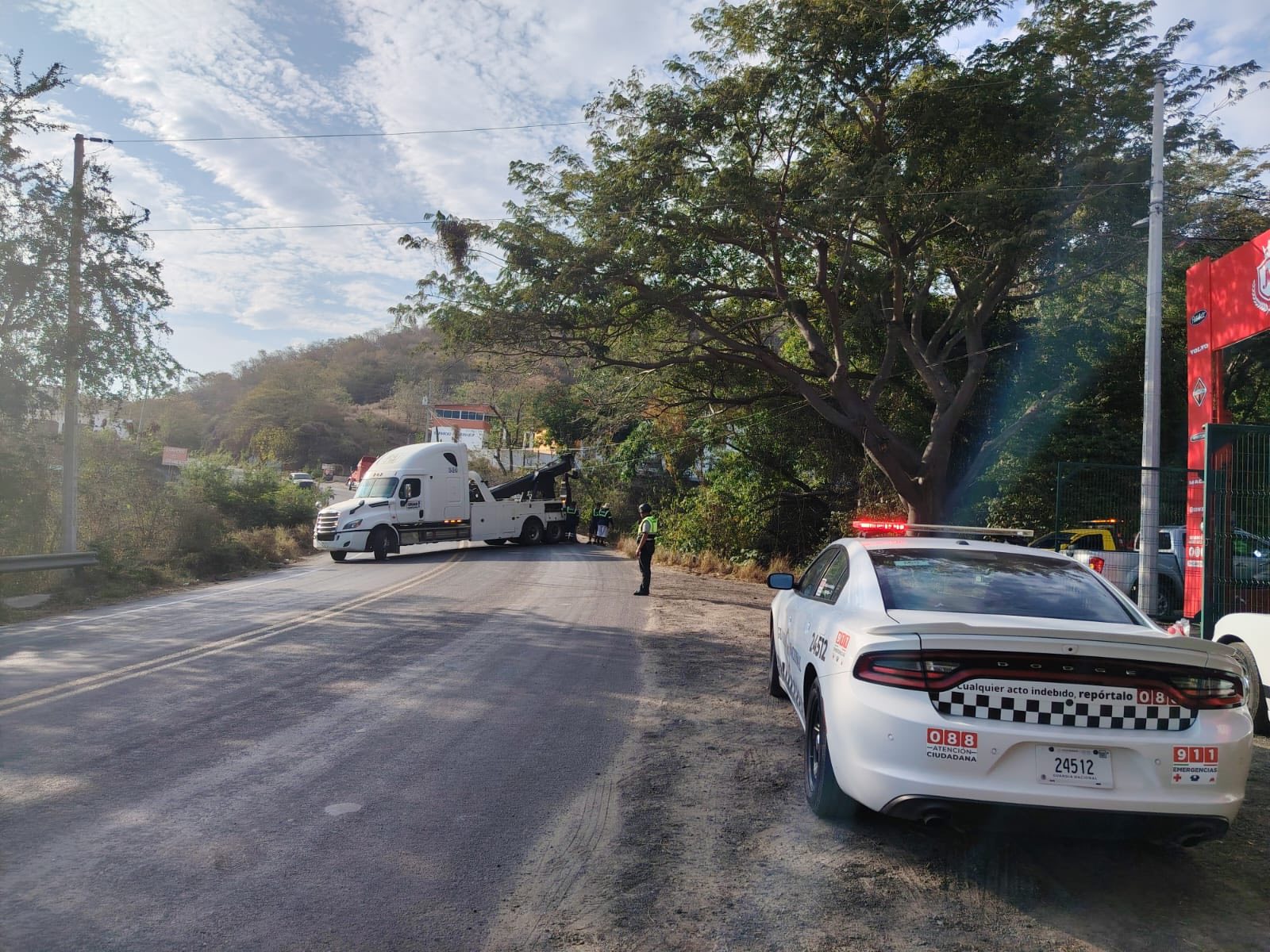 Se desprende contenedor en libramiento hacia El Colomo, en Manzanillo ...