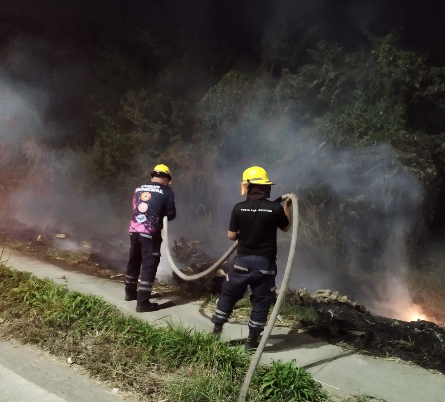 Sofocan incendio por quema de basura en Ruiz Cortines | Meganoticias