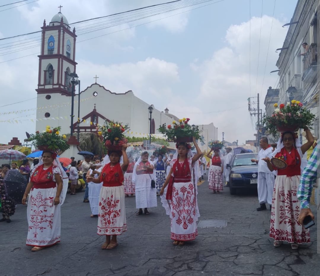 Tradicional procesión de Corpus Christi en Papantla | Meganoticias