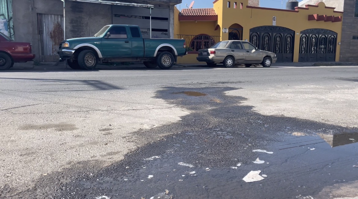 Viven entre malos olores vecinos de la colonia Magisterial en Tepic ...