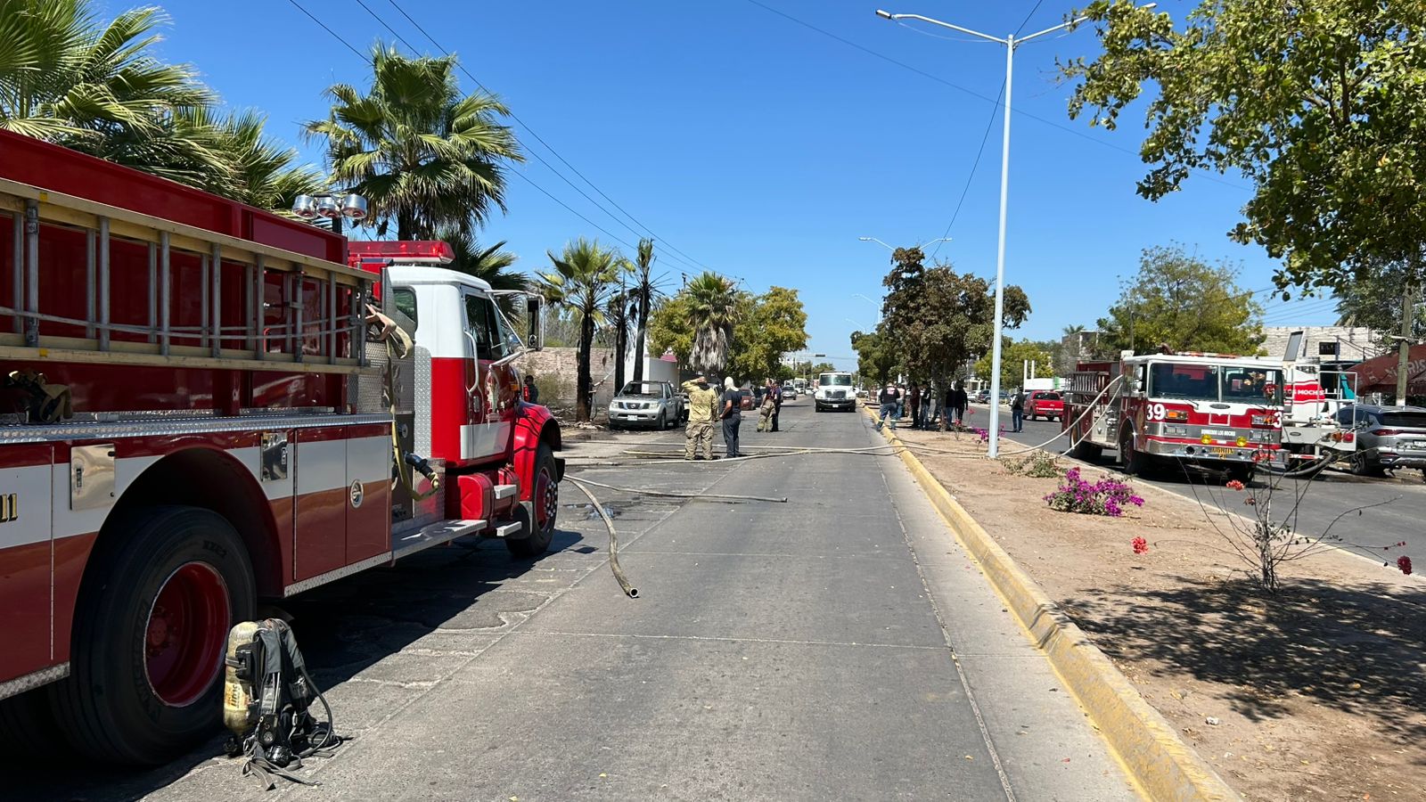 Voraz incendio arrasa con vehículos y desata caos en el bulevar Rosales ...