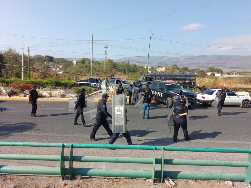 Cuerpos de seguridad desalojan a habitantes de Mitontic