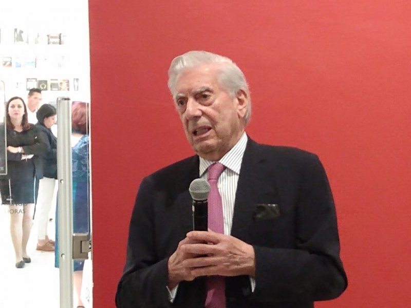 Cuestiona Vargas Llosa 'populismo' de AMLO