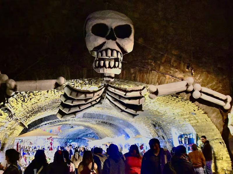 Cuestionan cobros de empresa privada a comerciantes del Túnel de Tradición