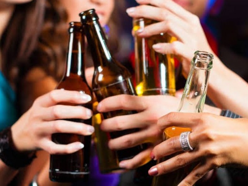 ¡Cuidado! en diciembre repunta consumo alcohol, estos son los riesgos