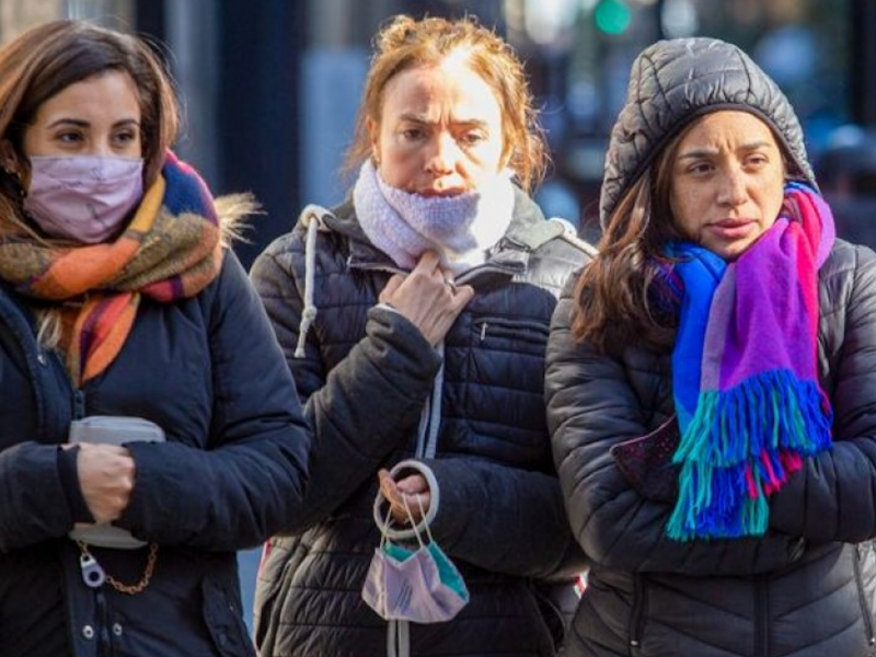 Cuidan leoneses su salud ante bajas temperaturas