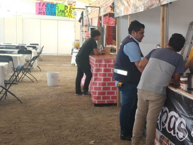 Cuidan salud de asistentes a ferias de pueblos