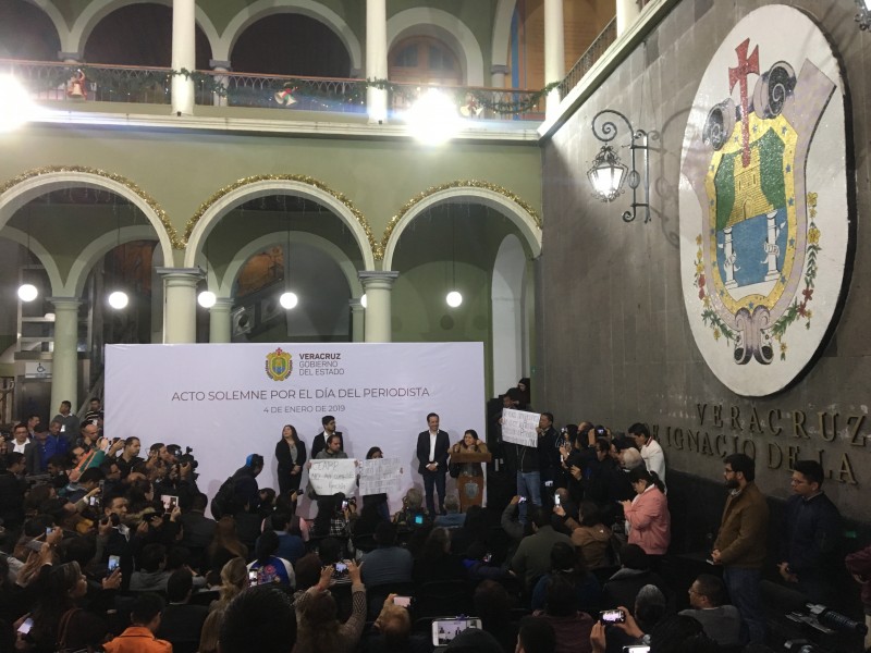 Cuitláhuac propone creación de premio periodístico Regina Martínez