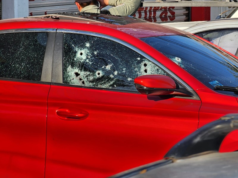 Culiacán: balean tres vehículos frente a taller mecánico en la Miguel Hidalgo