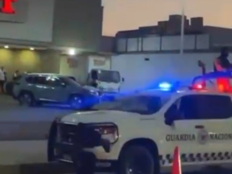 Culiacán: gatilleros disparan contra vehículos estacionados en la Isla Musalá