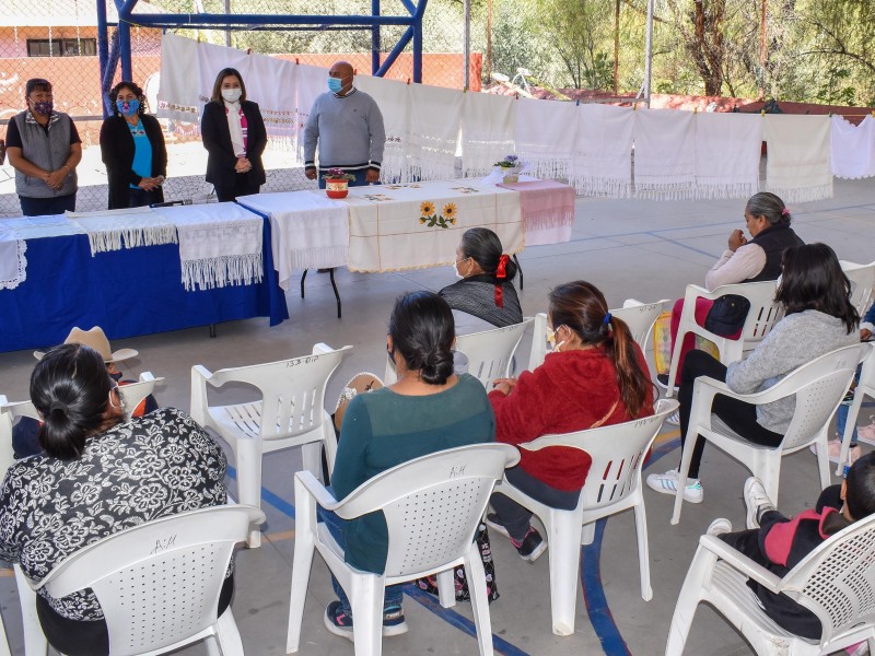 Culmina SMDIF de El Marqués cursos en tres comunidades
