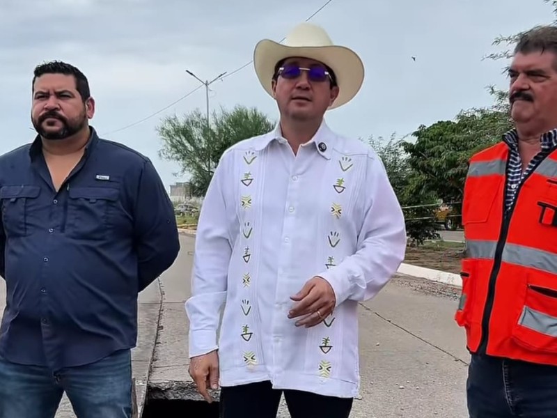 Culpa alcalde Alberto Elías a administraciones pasadas por socavón en el Centenario