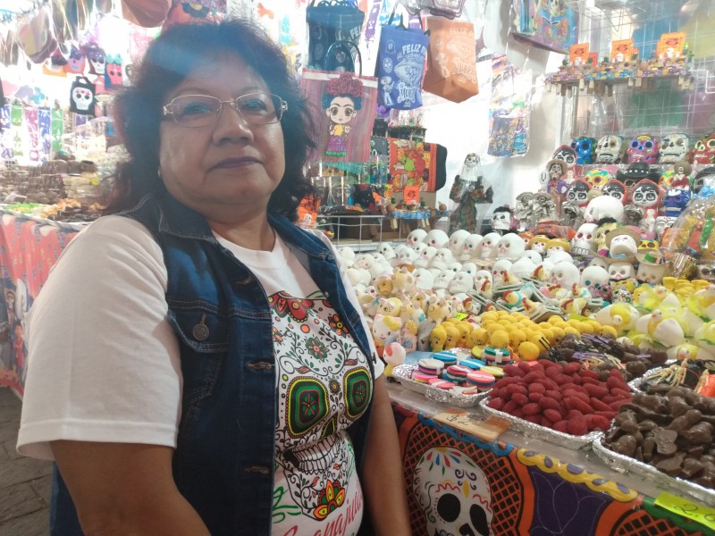 Cultura extranjera debilita tradiciones mexicanas