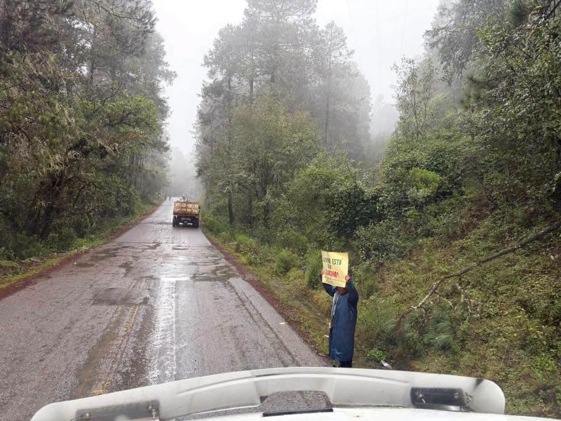 Cumple dos días bloqueo carretero en la Sierra Juárez hacia Tuxtepec