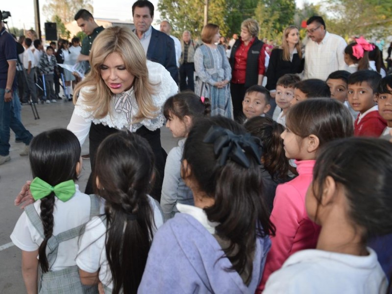 Cumple Gobernadora Pavlovich con mejoras a las escuelas