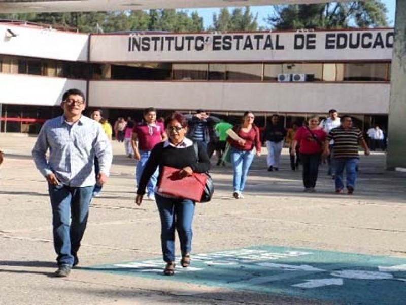 Cumple Gobierno de Oaxaca con magisterio