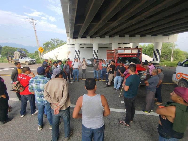 Cumple Sierra Mixe-Zapoteca tres días de bloqueo por falta de acuerdos